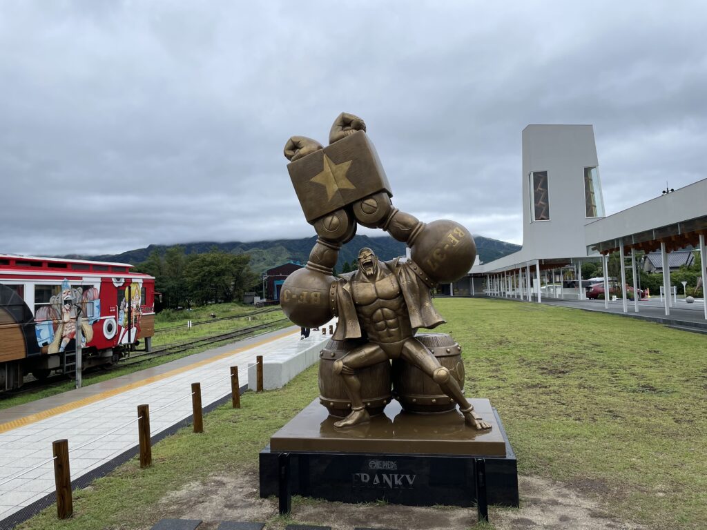 フランキー像(高森駅)の画像