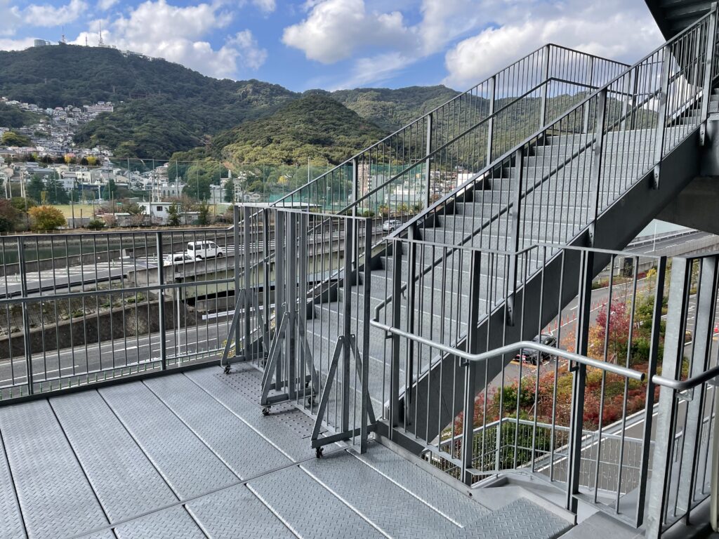 上段スタンドは立ち入り禁止の画像