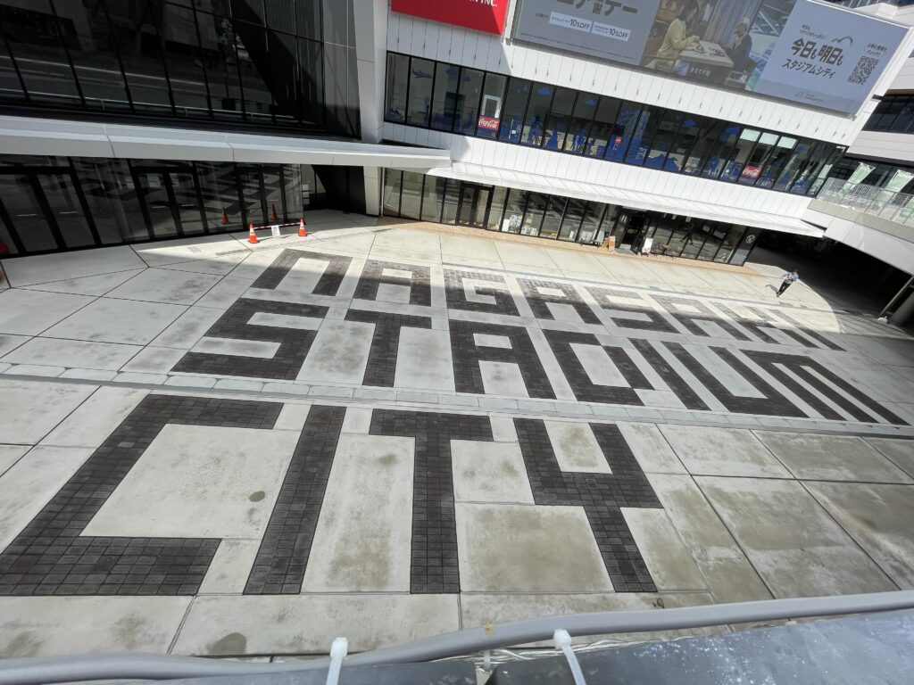 名前入りレンガ (2階広場)の画像